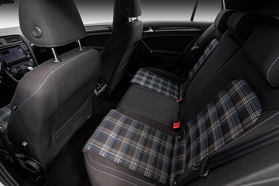 Volkswagen Golf VII 26 of 30