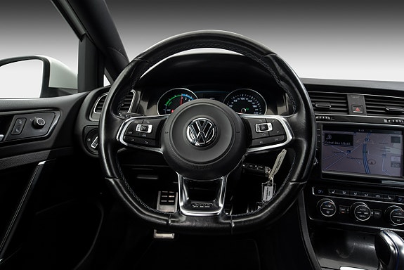 Volkswagen Golf VII 16 of 30