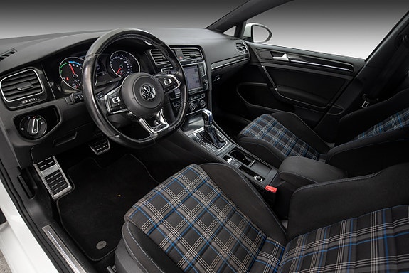 Volkswagen Golf VII 10 of 30
