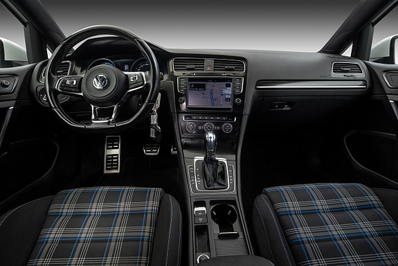 Volkswagen Golf VII 12 of 30