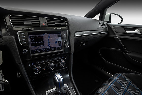 Volkswagen Golf VII 17 of 30