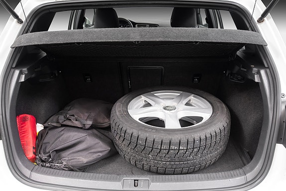 Volkswagen Golf VII 27 of 30