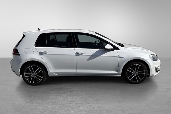 Volkswagen Golf VII 3 of 30