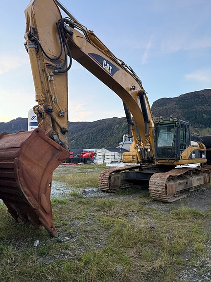 Cat 330DL