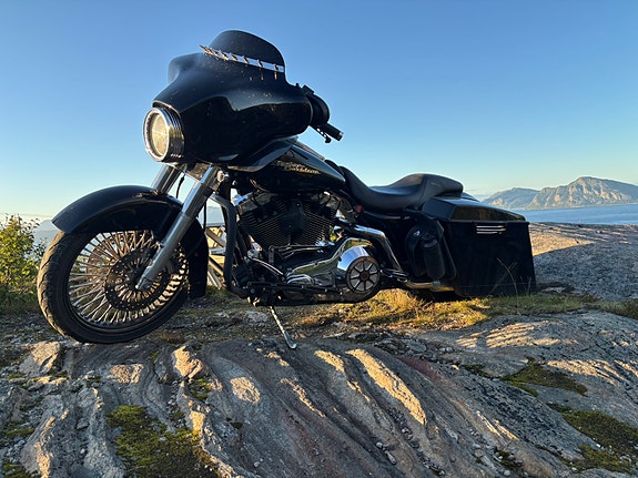 Harley-Davidson FLHTC Electra Glide Classic 7 of 8