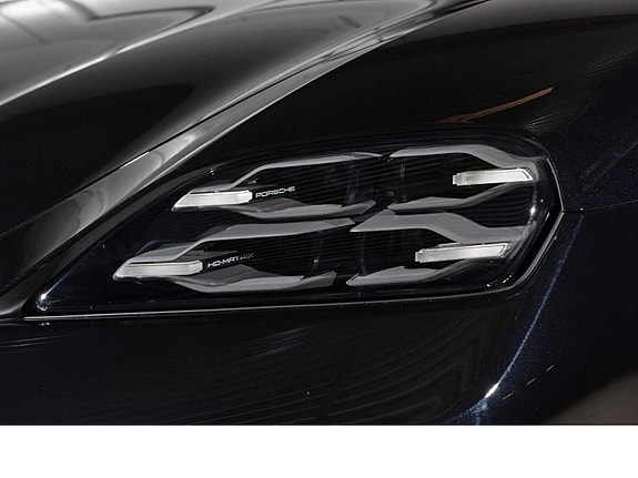 Porsche Taycan 14 of 30