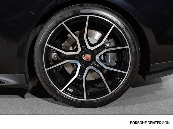 Porsche Taycan 25 of 30