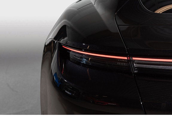 Porsche Taycan 17 of 30