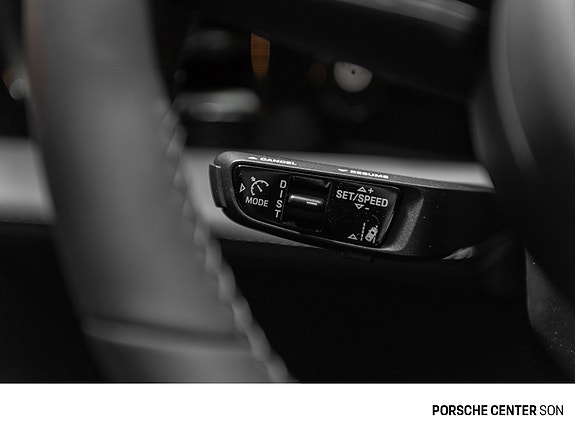 Porsche Taycan 28 of 30