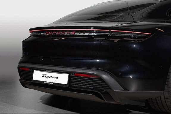 Porsche Taycan 9 of 30