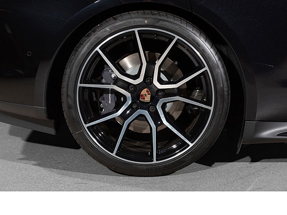 Porsche Taycan 22 of 30
