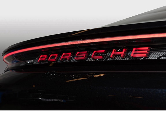 Porsche Taycan 16 of 30