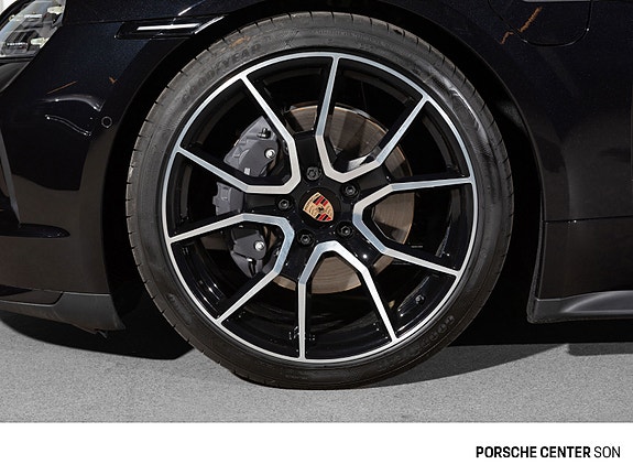 Porsche Taycan 24 of 30