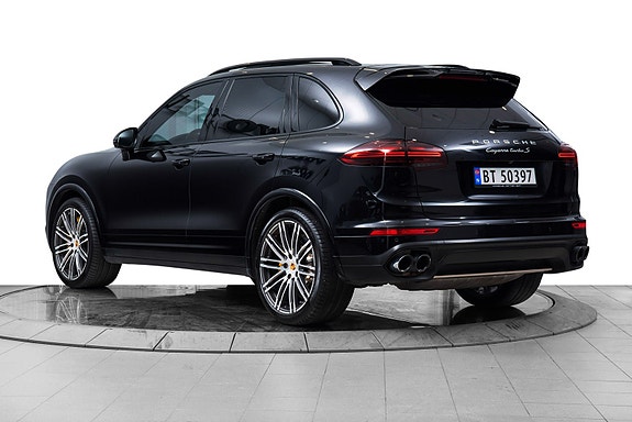 Porsche Cayenne 2 of 30