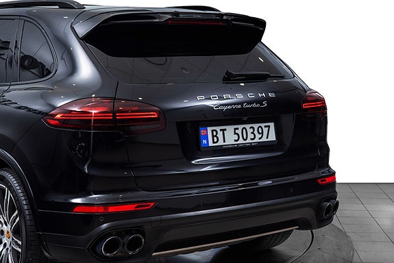 Porsche Cayenne 4 of 30