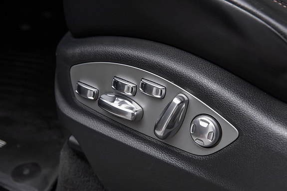Porsche Cayenne 21 of 30