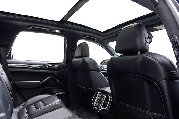 Porsche Cayenne 25 of 30