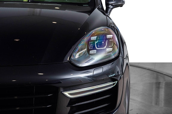 Porsche Cayenne 7 of 30