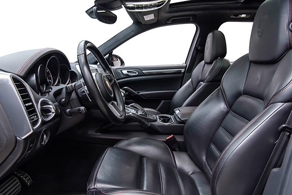 Porsche Cayenne 12 of 30