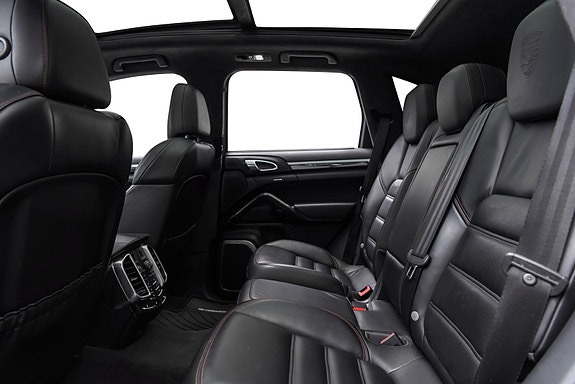 Porsche Cayenne 24 of 30