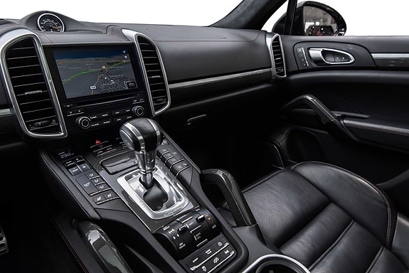 Porsche Cayenne 16 of 30