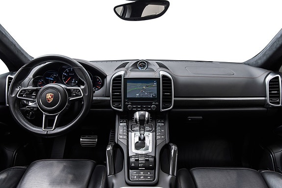 Porsche Cayenne 13 of 30