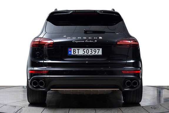 Porsche Cayenne 3 of 30