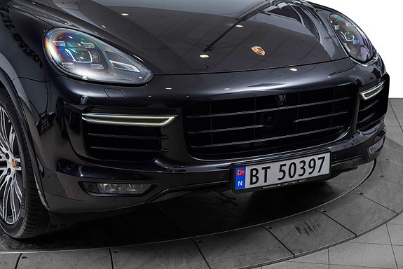 Porsche Cayenne 8 of 30