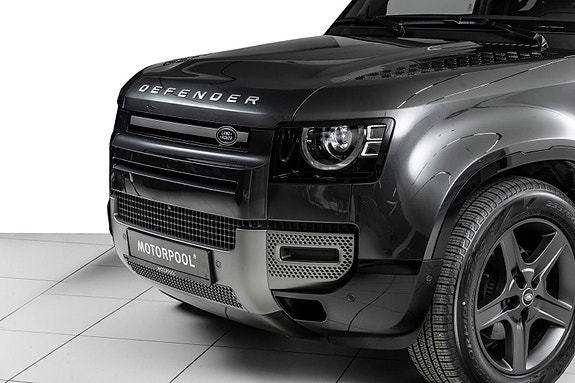 Land Rover Defender 110 27 of 30