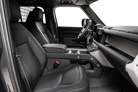 Land Rover Defender 110 8 of 30