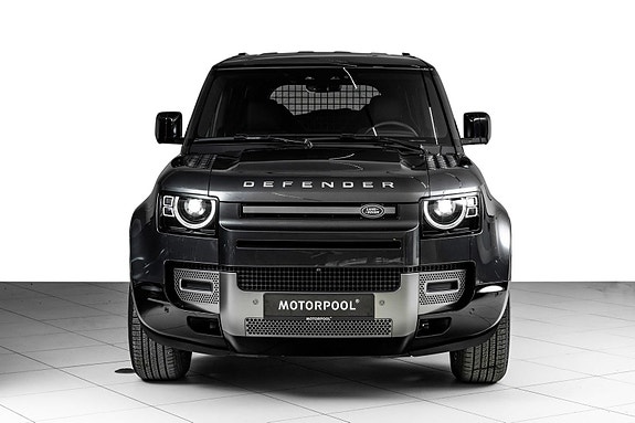 Land Rover Defender 110 4 of 30
