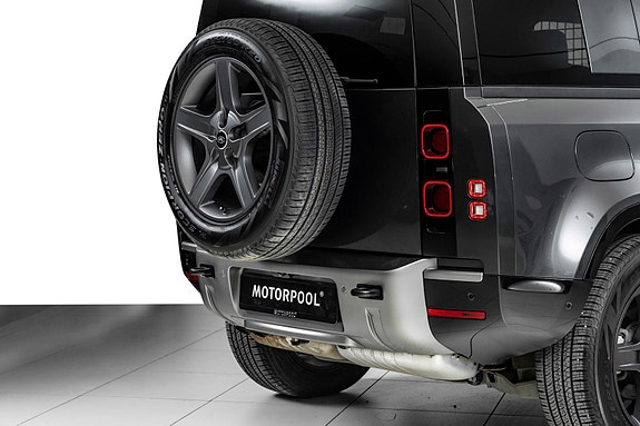 Land Rover Defender 110 30 of 30