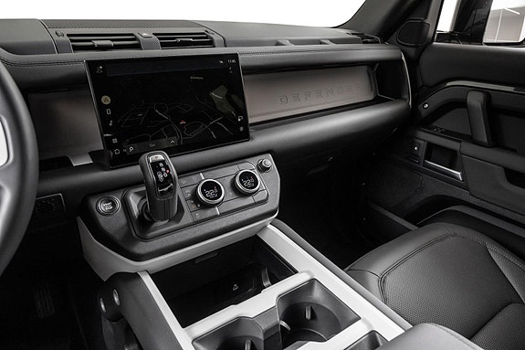 Land Rover Defender 110 14 of 30