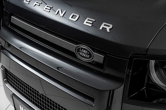 Land Rover Defender 110 29 of 30