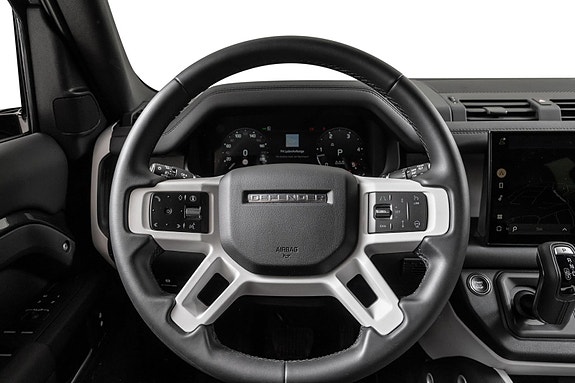 Land Rover Defender 110 11 of 30