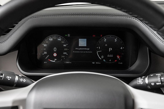 Land Rover Defender 110 13 of 30