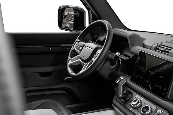 Land Rover Defender 110 10 of 30