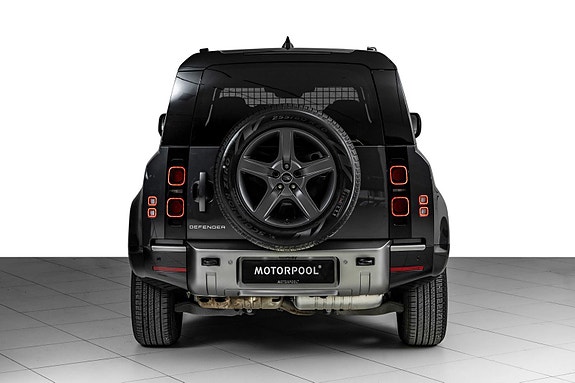 Land Rover Defender 110 5 of 30