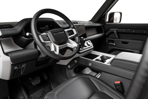 Land Rover Defender 110 6 of 30