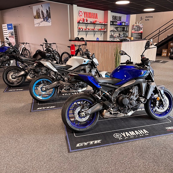 Yamaha MT-09 Icon Blue / Ice Storm 2 of 5