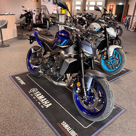 Yamaha MT-09 Icon Blue / Ice Storm 3 of 5