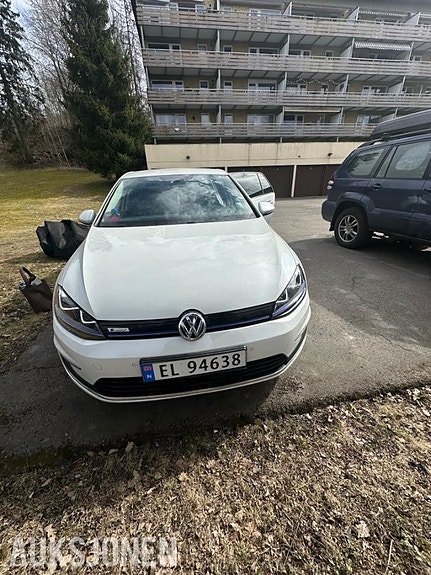 Volkswagen golf 2 of 5