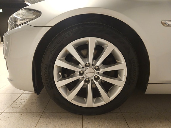 BMW 520d 4 of 30