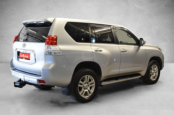 Toyota Land Cruiser 4 of 5