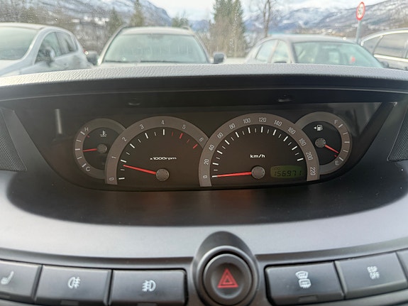 SsangYong Rodius 14 of 24