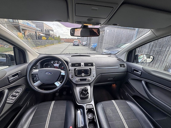 Ford Kuga 24 of 30
