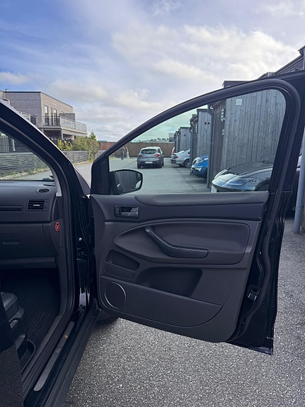 Ford Kuga 30 of 30