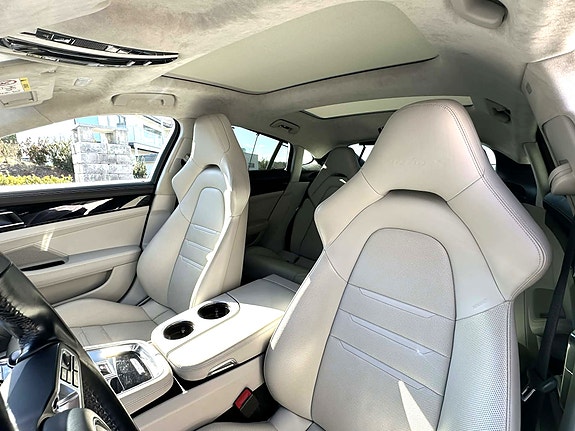 Porsche Panamera 10 of 11