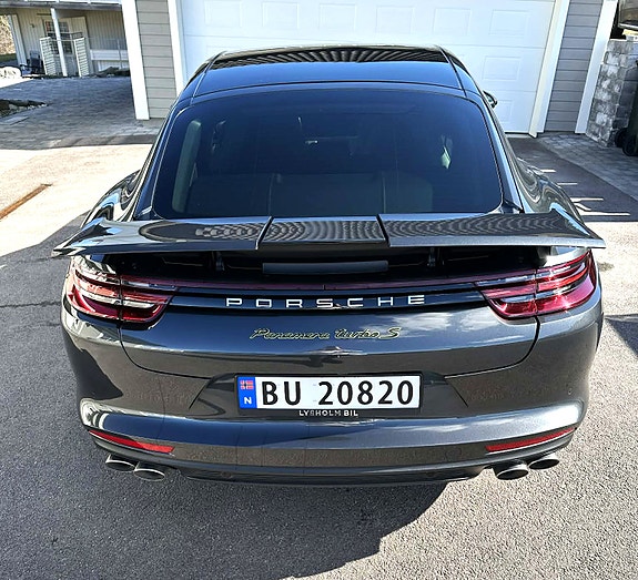 Porsche Panamera 4 of 11