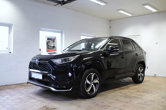 Toyota RAV4 Plug-in Hybrid 2 of 26